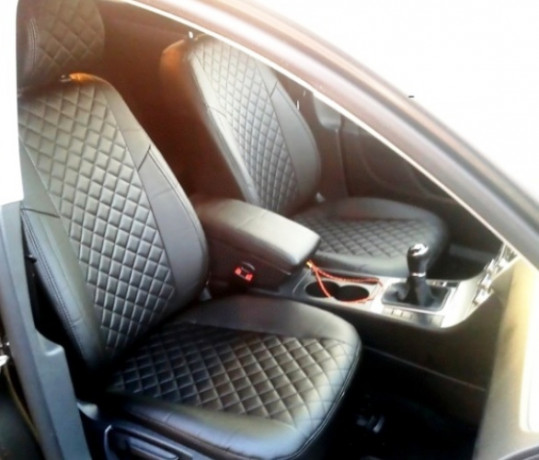 Чехлы на сидения Volkswagen Polo Sd с 09г. РОМБ экокожа серая/ нить серая 40/60