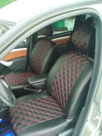 Чехлы на сидения Volkswagen Passat B5-B5+ Sd с 97-05г. РОМБ экокожа черная, нить красная двойная