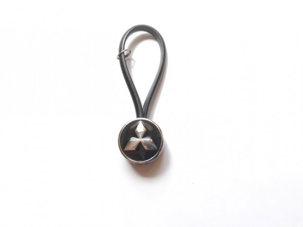 Брелок метал+кожа, черные MITSUBISHI 0398