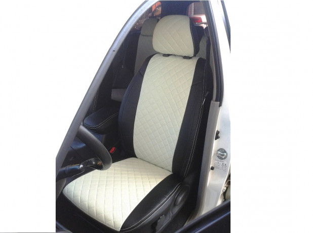 Чехлы KIA RIO IV SD С 17Г./ HYUNDAI SOLARIS II 17г  РОМБ экокожа белая 2/3  (нить белая)